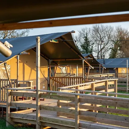 Lüks kamp alanı The Camp At The Wave